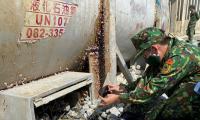 Bồn chứa khí in chữ Trung Quốc đang có hiện tượng rò rỉ