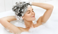 2 thói quen cần thay đổi khi chăm sóc da đầu sẽ giúp hạn chế tóc nhanh bết và rụng nhiều