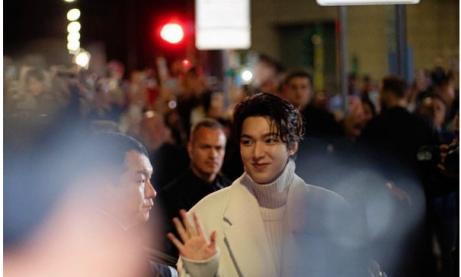 Lee Min Ho gây sốt tại Tuần lễ thời trang Milan sau tin đồn kết hôn với bạn diễn