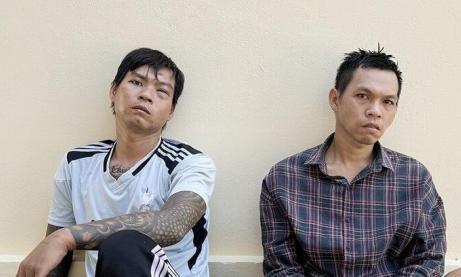 Bắt 2 anh em trốn truy nã, thu nhiều súng và hung khí